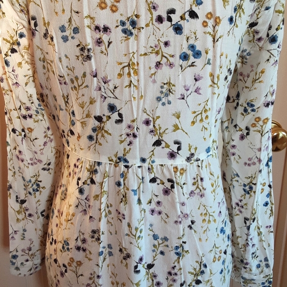 J. Jill Floral Empire Waist Blouse with MOP Buttons - Picture 5 of 7